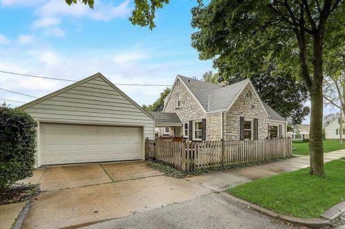 8729 Locust St, Milwaukee, WI 53222-4752