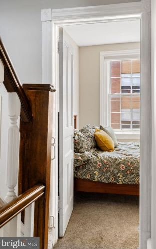 1233 Jackson St, Philadelphia PA 19148-2929 exterior