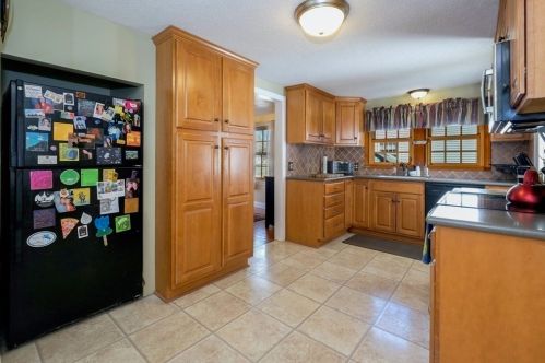 119 Bridle Path Rd, Springfield MA 01118-1846 exterior