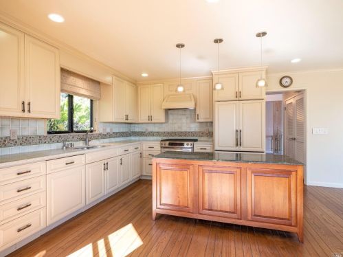 325 Strawberry Dr, Mill Valley CA 94941-2508 exterior