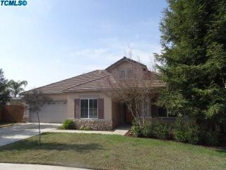 2681 Kenwood Ct, Tulare CA  93274-1643 exterior