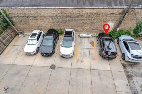 913 Belle Plaine Ave, Chicago IL 60613-2101 exterior