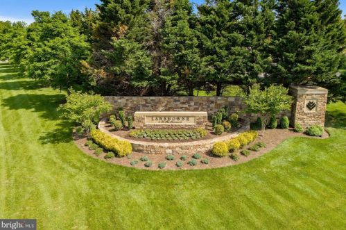 19372 Ml Dm Pl, Leesburg VA 20176-1637 exterior