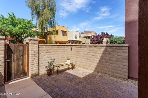 150 Castlefield Cir, Tucson AZ  85704-5783 exterior