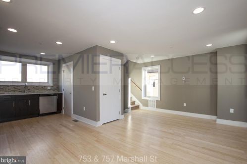 753 Marshall St, Philadelphia PA  19123-2722 exterior