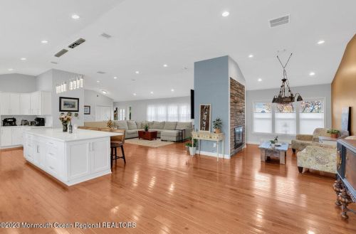 165 New Monmouth Rd, Middletown NJ  07748-2232 exterior