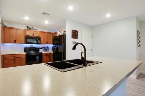 275 Ridgecrest Dr, Fort Pierce FL  34953-8305 exterior