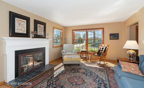 861 Saylor Ave, Elmhurst, IL 60126-4727