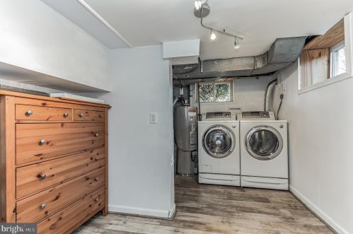 1612 Oakcrest Dr, Alexandria VA 22302-2337 exterior