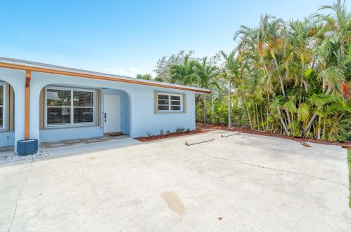 670 Enfield St, Boca Raton, FL 33487-3115