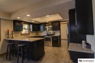 702 Elmhurst Dr, Omaha, NE 68046-6009