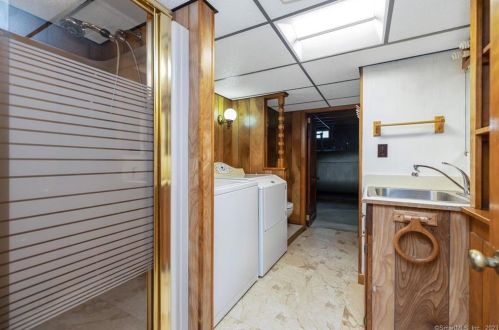 15 Longview Rd, Enfield CT 06082-4019 exterior