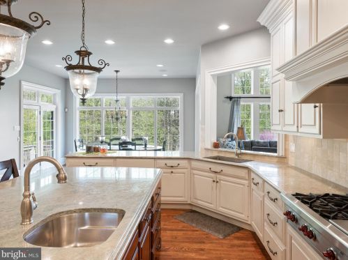 271 Blackburn Dr, Berwyn PA  19312-2801 exterior