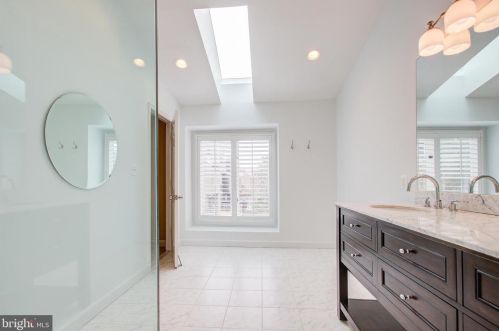 10761 Gloxinia Dr, Rockville MD 20852-3404 exterior