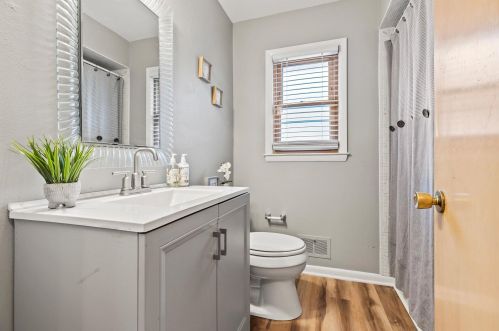 4730 81, Milwaukee WI 53220-4212 exterior