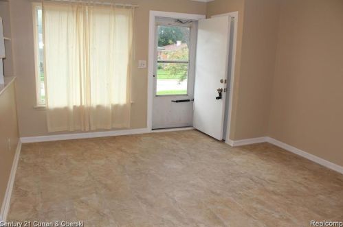 6198 Mayburn St, Dearborn Heights MI  48127-3211 exterior