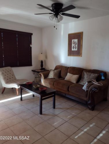 1864 Calle Sombrero, Tucson AZ 85713-2627 exterior