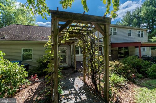 233 Old State Rd, Limerick PA 19468-3116 exterior