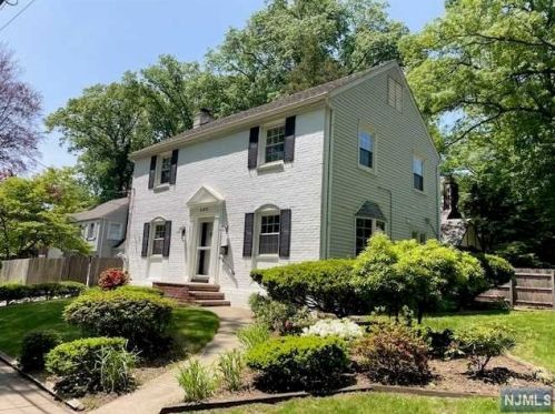 1130 Magnolia Rd, Teaneck, NJ 07666-2744