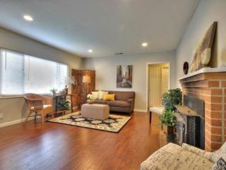 1039 Orange St, Concord, CA 94518-3715