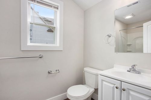 1130 Courtney St, Grand Rapids MI 49504-3005 exterior