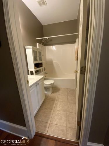 8080 Ivyshaw Dr, Gainesville GA 30506-8017 exterior