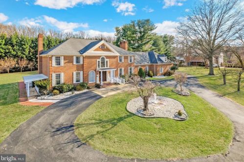 10600 Barn Wood Ln, Rockville MD  20854-1324 exterior