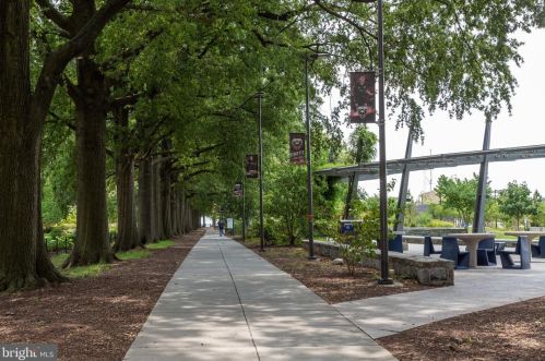 525 Water St, Washington DC 20024 exterior