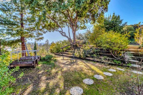 2850 Madeira Way, Concord CA  94523-2023 exterior