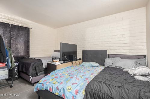 6742 Hawk Dr, Tucson AZ 85730-3247 exterior