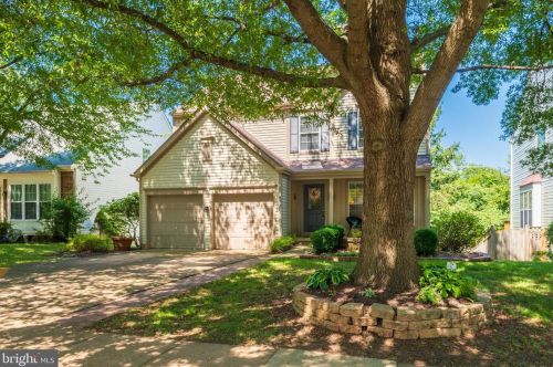 831 Catoctin Cir, Leesburg, VA 20176-4951