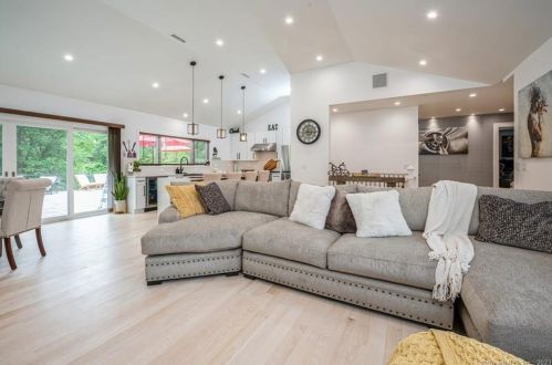 37 Walnut Hill Rd, Ridgefield CT  06877-2906 exterior