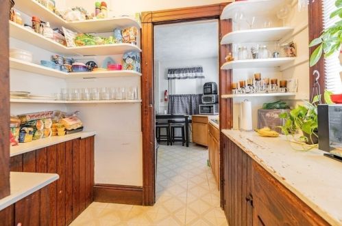 8 Maple St, Chicopee MA 01020-2626 exterior