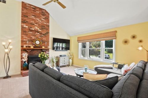 3 Okemo Ridge Rd, Sutton, MA 01590-2955