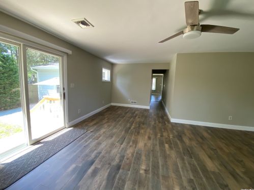 16 Richmond Pl, Commack NY 11725-5008 exterior