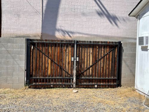 8816 1st St, Phoenix AZ  85020-2802 exterior