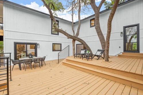 2100 Apricot Gln Dr, Austin TX 78746-7847 exterior