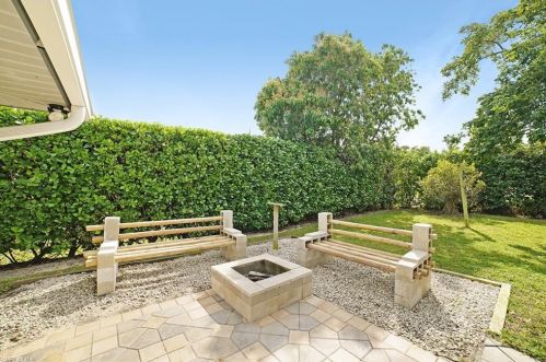 1160 Michigan Ave, Naples FL 34103-3873 exterior