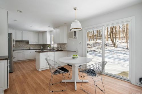 30 Woodcrest Dr, Armonk NY 10504-2904 exterior