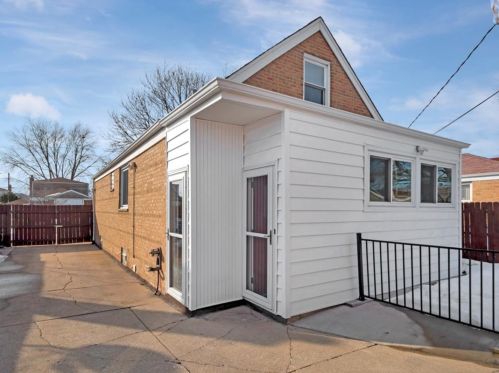 7921 Kostner Ave, Chicago IL 60652-3543 exterior