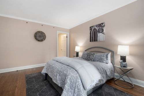 210 Pearson St, Chicago IL  60611-2363 exterior