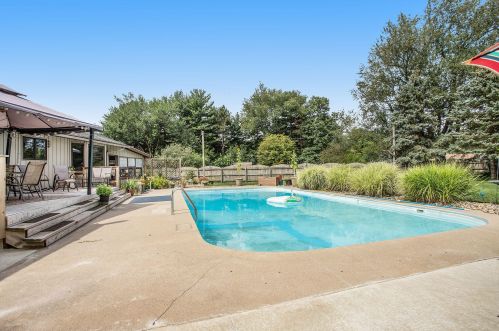 6105 Enola Ave, Kalamazoo, MI 49048-8111