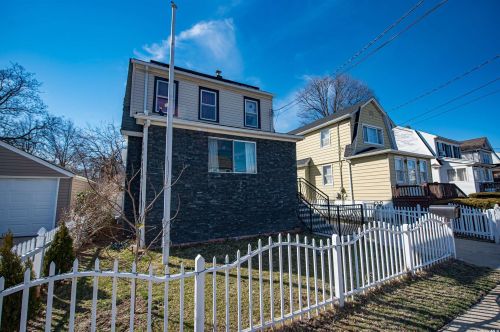 38 Drew St, Valley Stream, NY 11581-2902