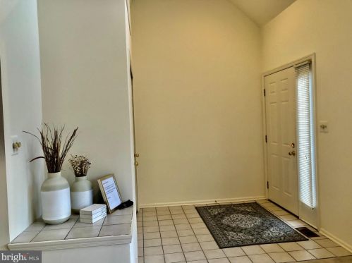 10 Exeter Ct, Princeton, NJ 08540-7046