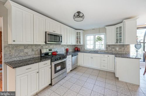 317 Kraft Ct, Camden NJ 08107-1075 exterior