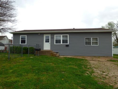 505 1st St, Manes, MO 65711-1506