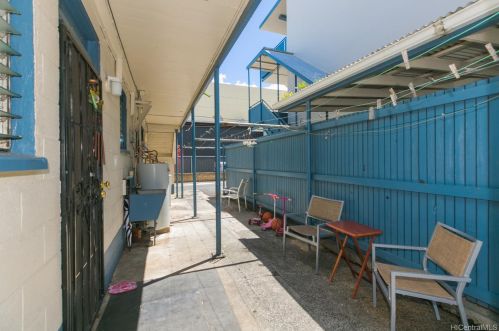 719 Umi St, Honolulu, HI 96819-2353