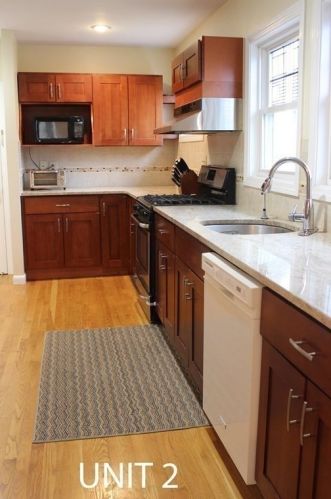 104 Side Pkwy, Newton MA 02458-1816 exterior