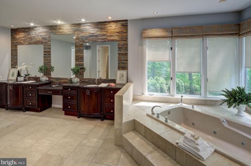 10011 Avenel Farm Dr, Rockville MD 20854-5410 exterior