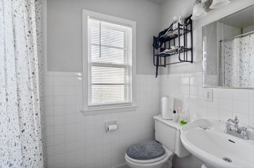 4625 74, Milwaukee WI 53218-4750 exterior